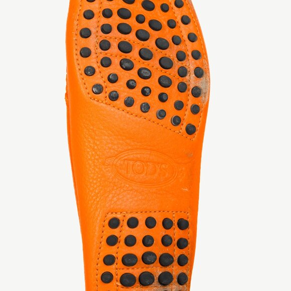 Tod’s Gommino Orange Pebbled Leather Driving Shoes - Picture 5 of 11
